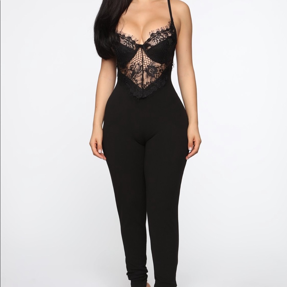 Win you over lace jumpsuit!!